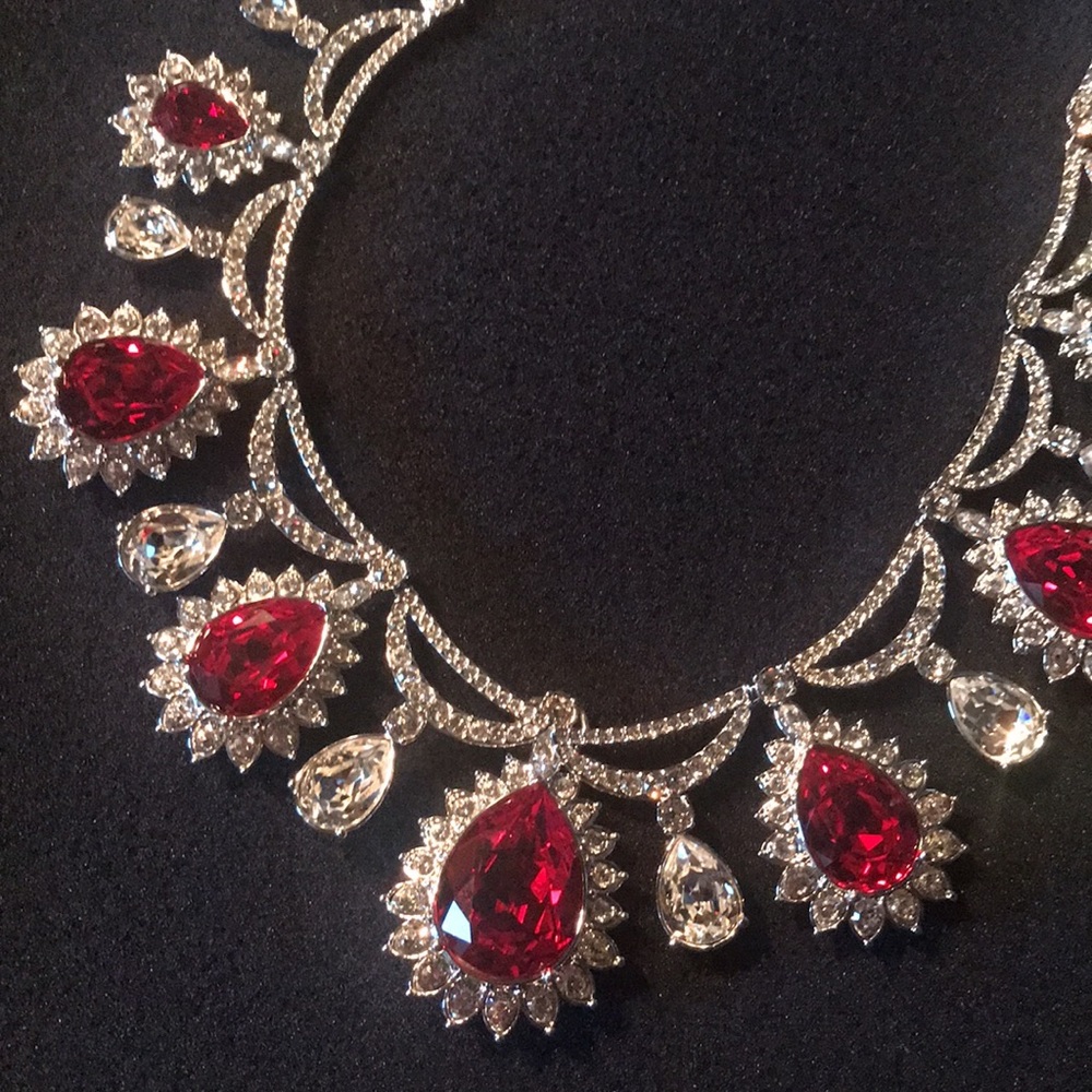 NEW Swarovski Crystal Red all around statement necklace. With matching earring! - Picture 3 of 8
